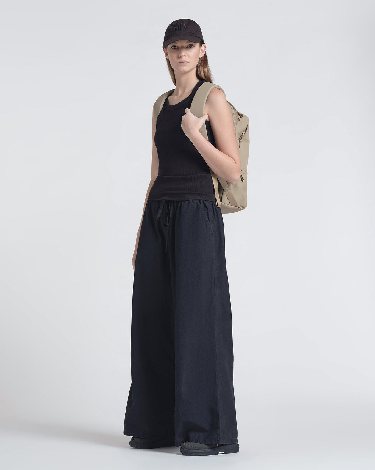 URTH ベージュ バックパック 20L Urth Arkose 20L Modular Backpack | Urth USA