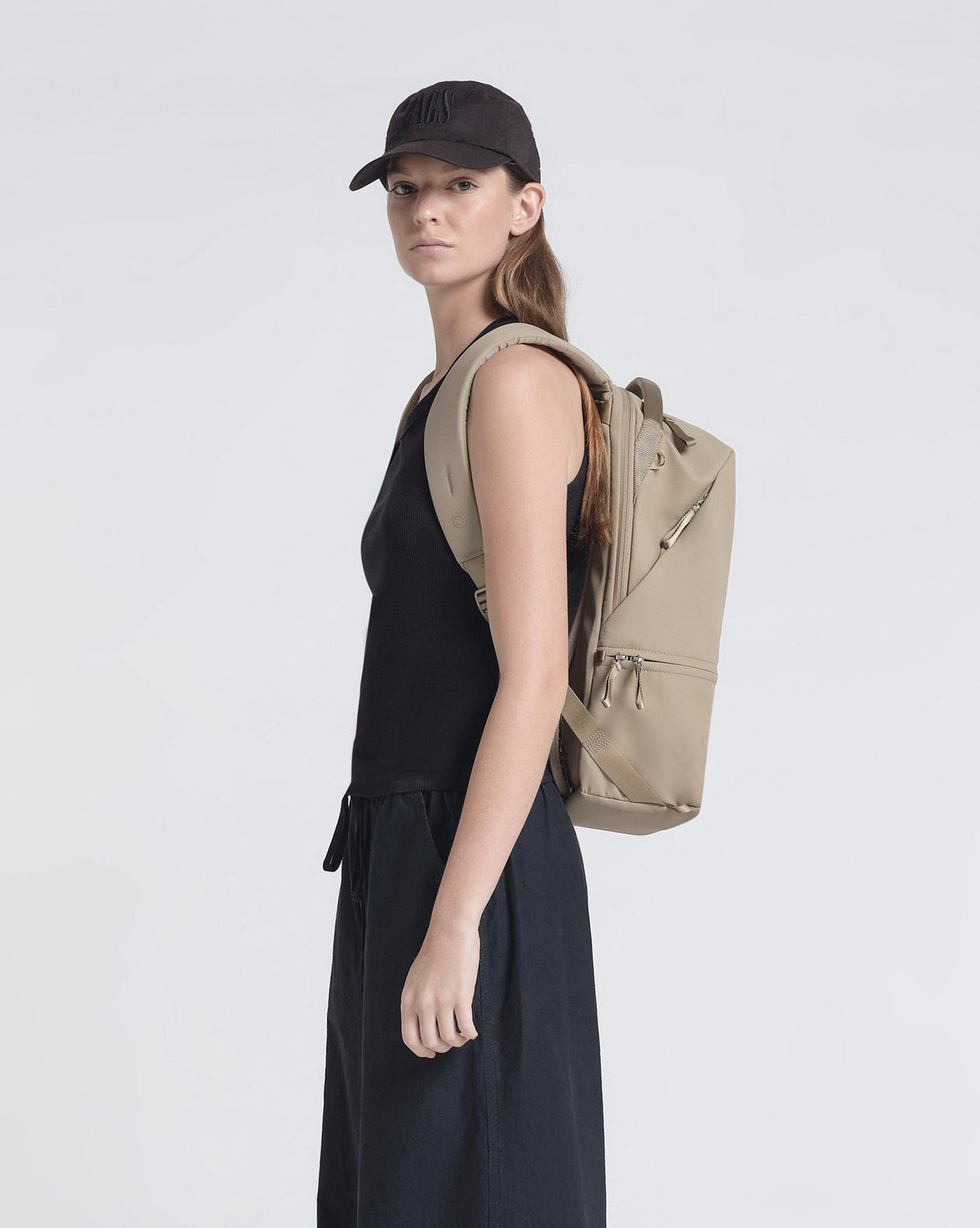 URTH ベージュ バックパック 20L Urth Arkose 20L Modular Backpack | Urth USA