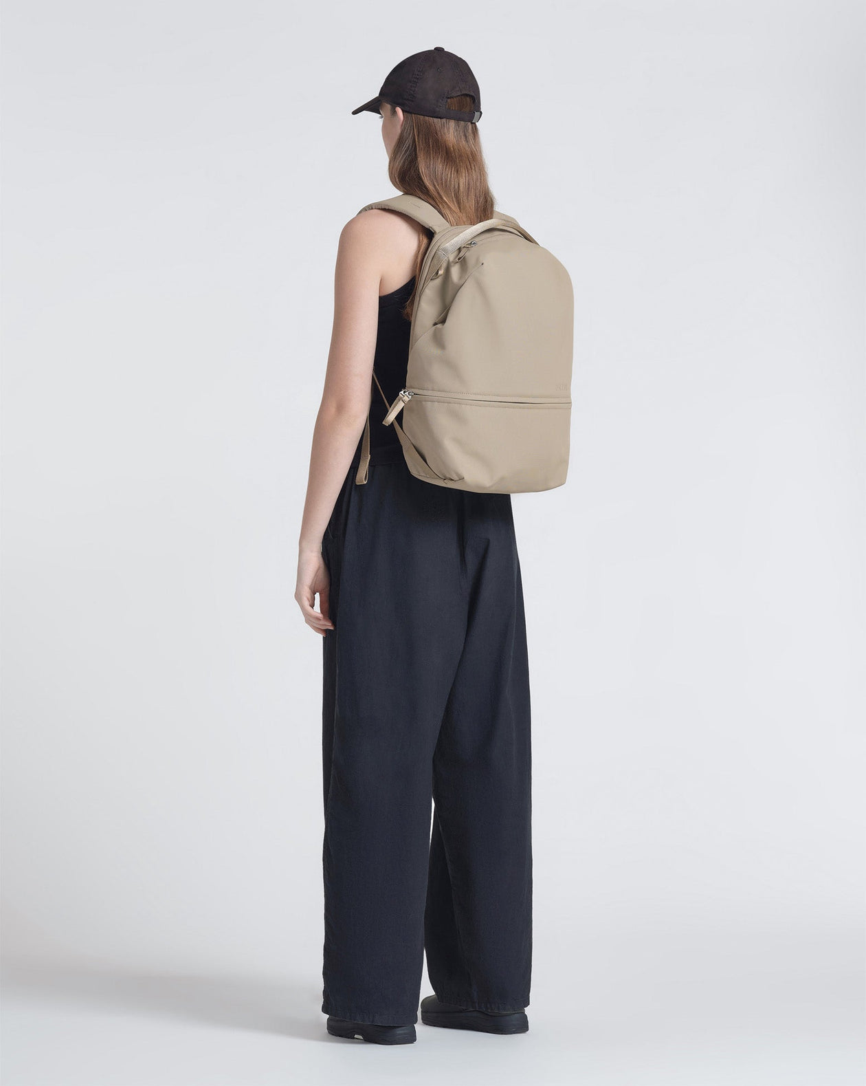 URTH ベージュ バックパック 20L Urth Arkose 20L Modular Backpack | Urth USA
