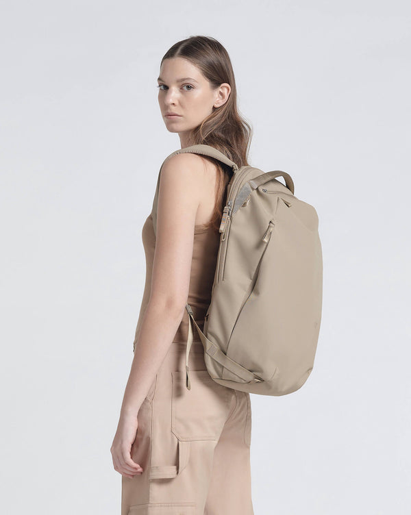 Urth Norite 24L Modular Backpack | Urth USA