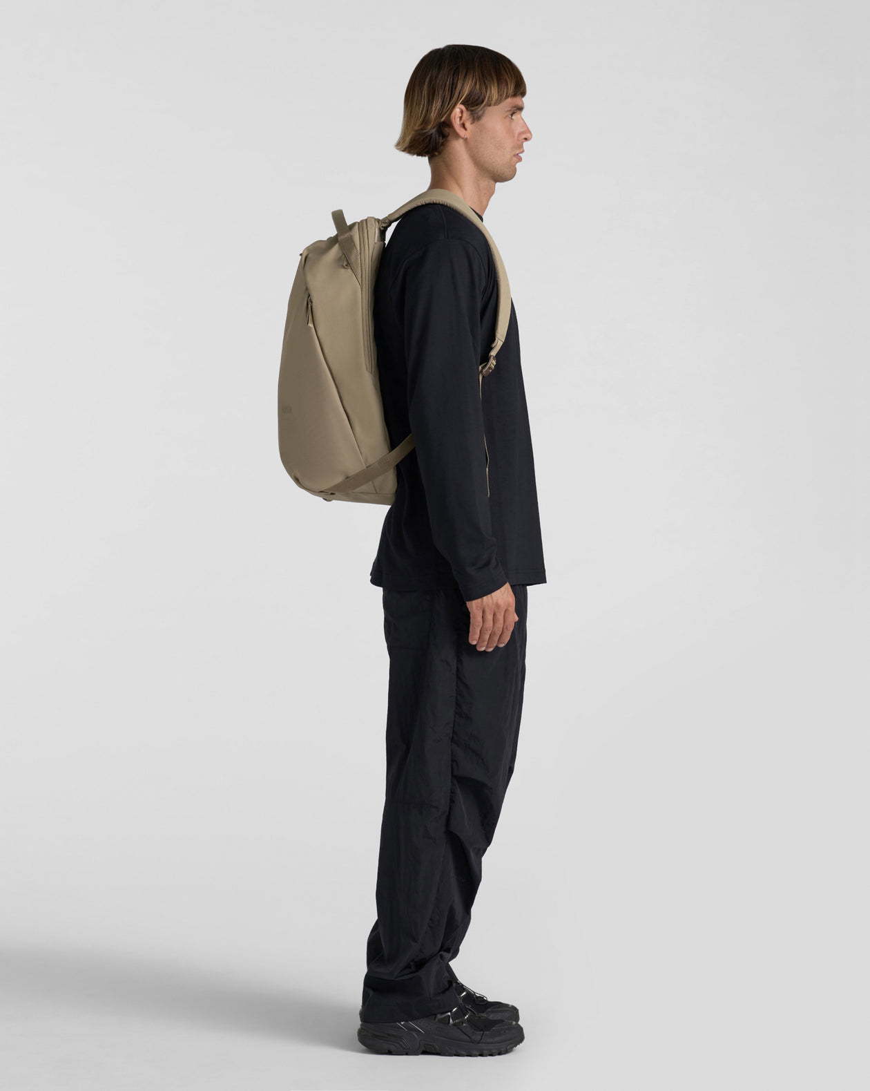 URTH アース アーコウス Norite Backpack モジュラー型カメラ用デイリーバックパック24L BLACK リュック デイパック カバン【中古】【URTH】 Amazon.com: Urth Norite 24L Modular Camera & Laptop Travel